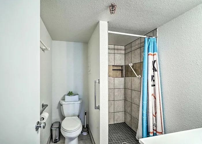 Nestled On The Colorado River! Apartament